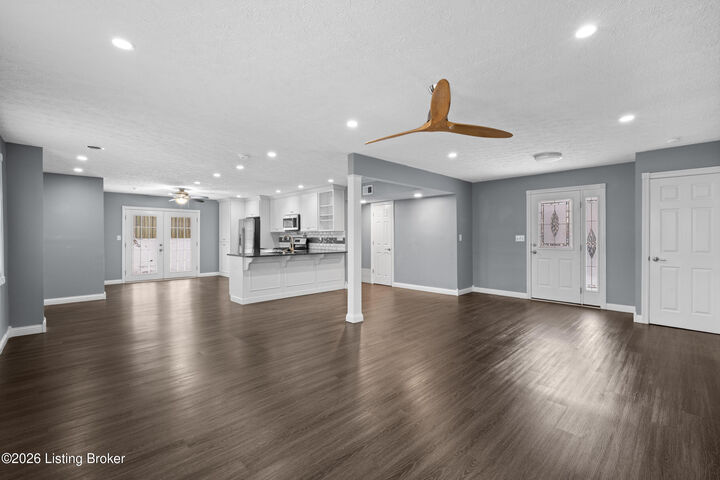 Property Photo:  3920 Riveroaks Ln  KY 40241 