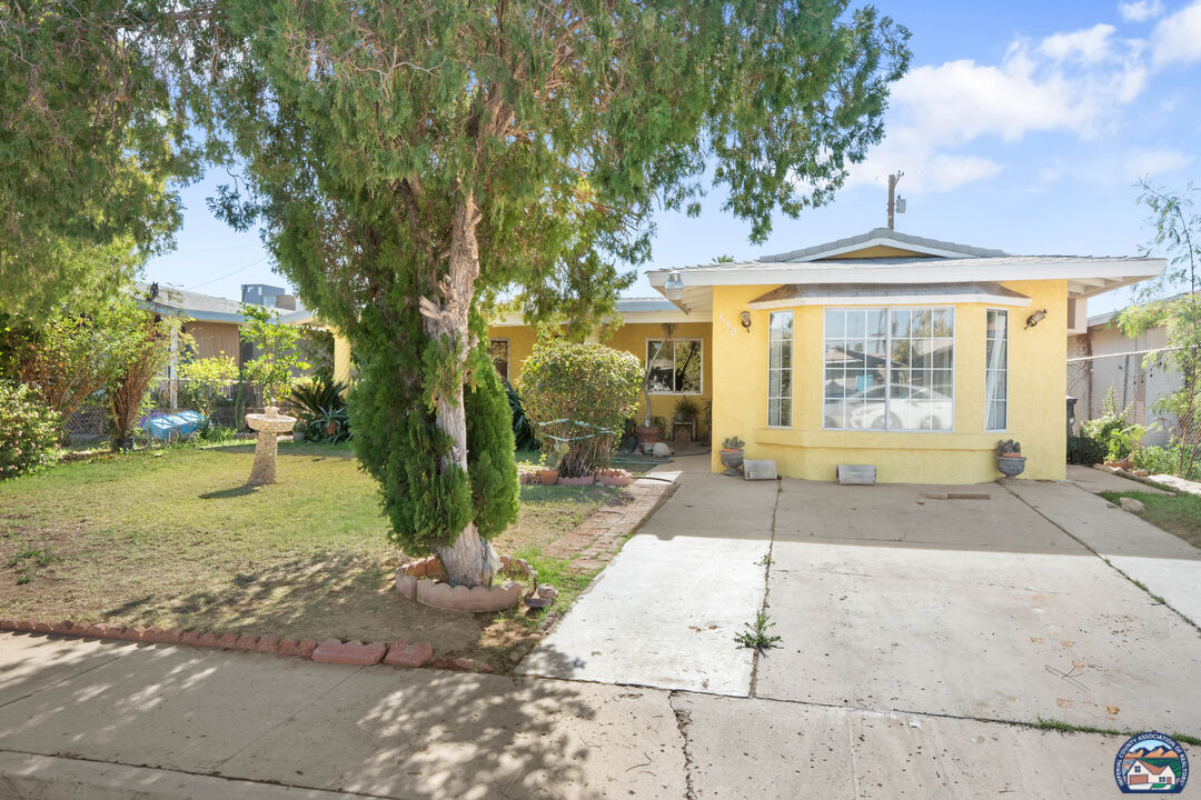Property Photo:  652   Lincoln St  CA 92231 