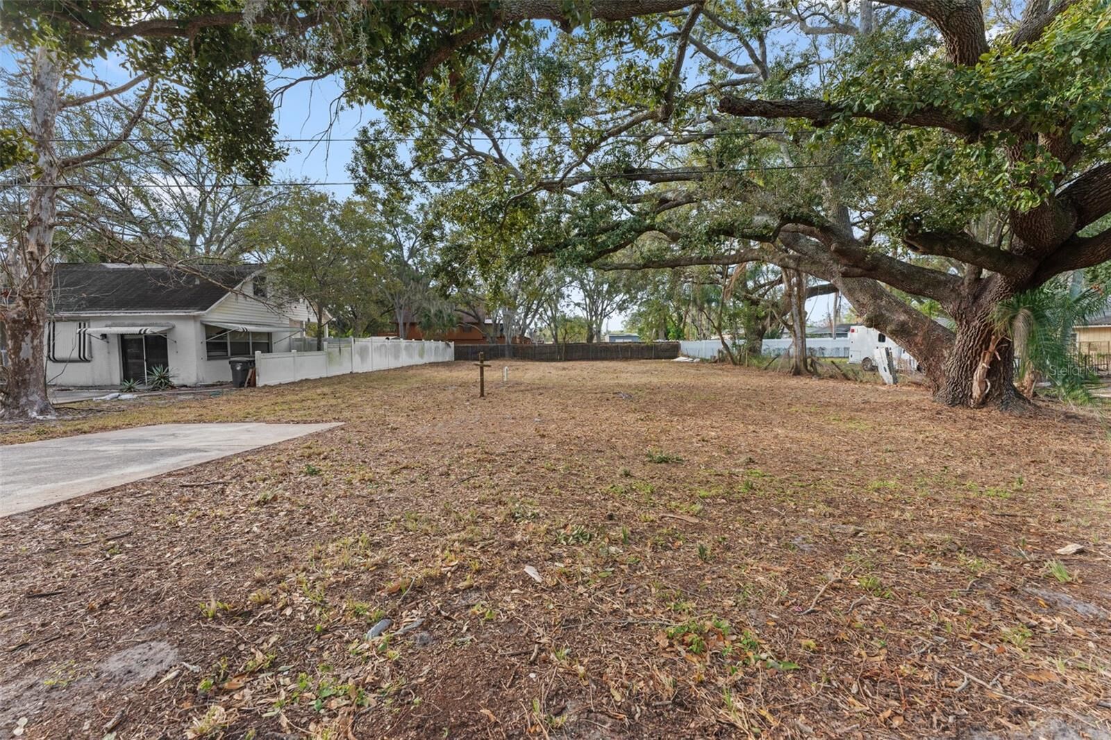 Property Photo: 503 Buckingham Avenue W FL 34677