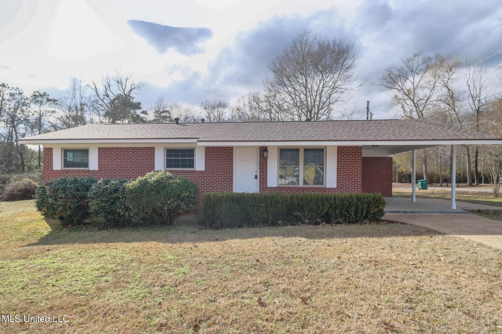 Property Photo:  504 Clara Street  MS 39577 