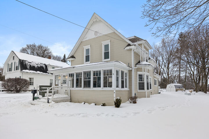Property Photo: 614 W Cass Street MI 48838