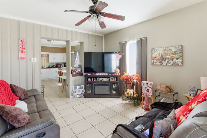 Property Photo: 354 Woodlawn Avenue IL 60506