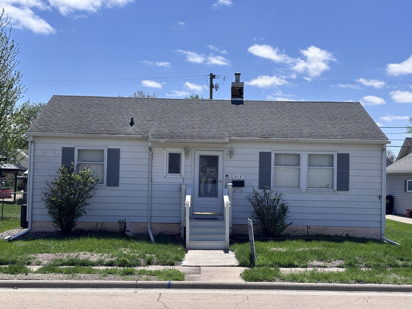 Property Photo:  918 14th Avenue  IL 61252 