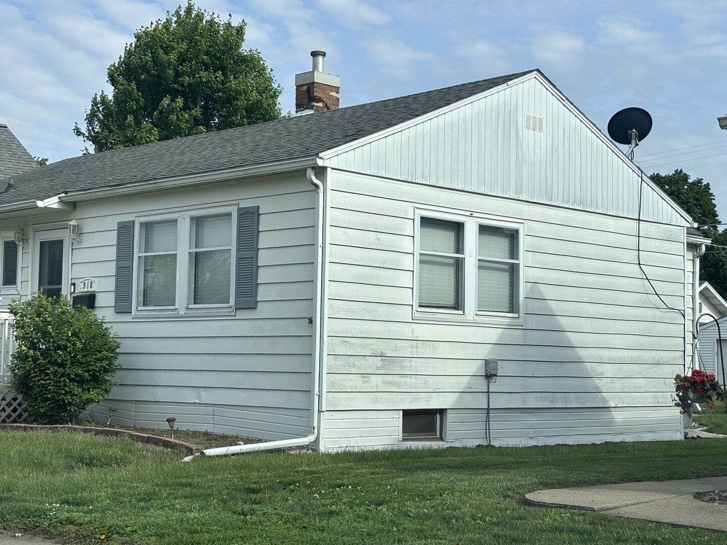 Property Photo:  918 14th Avenue  IL 61252 