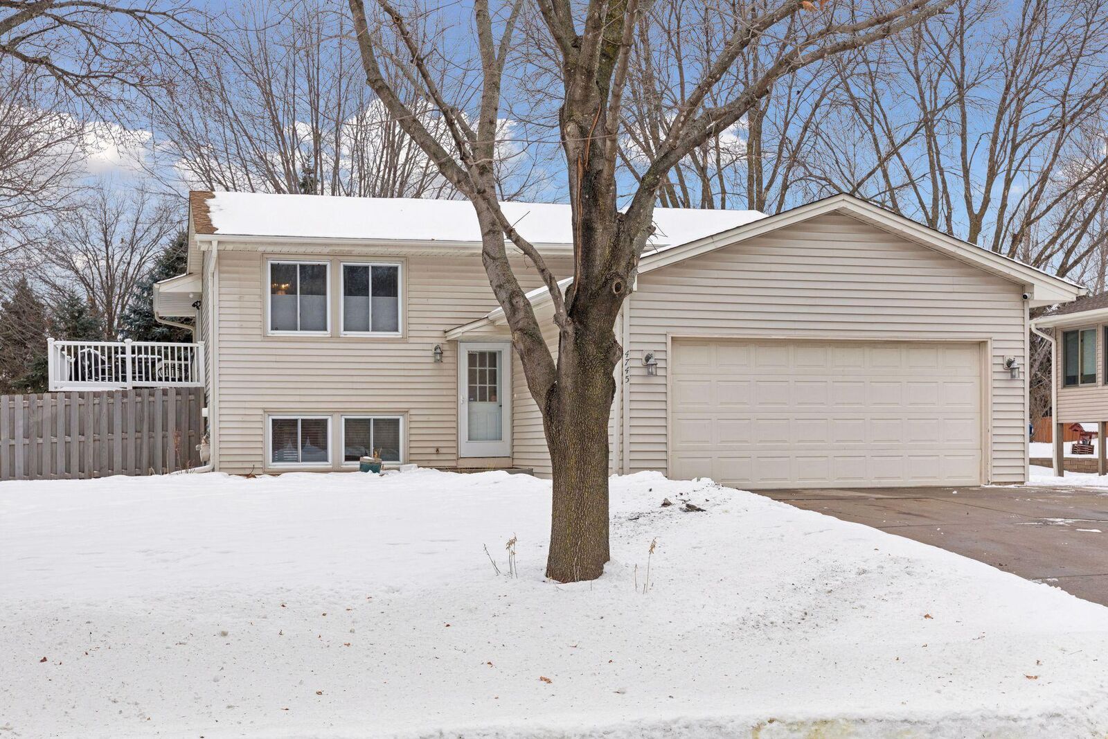 Property Photo:  4745 Upland Lane N  MN 55446 
