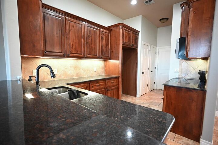 Property Photo:  11570 Coyote Run  OK 73044 