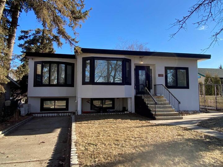 Property Photo: 564 5 Street W AB T1R 0B3
