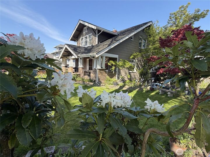 Property Photo:  3231  Grand Avenue  WA 98201 