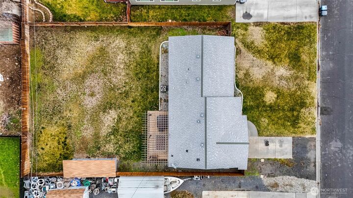 Property Photo:  717 S Locust Lane  WA 98837 