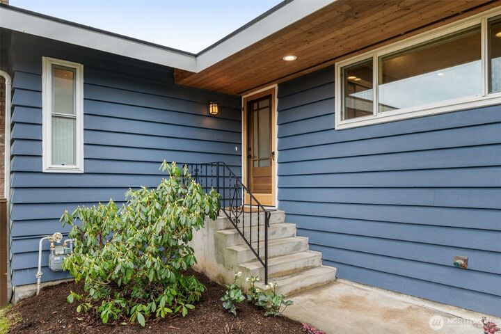 Property Photo:  19870  47th Avenue NE  WA 98155 