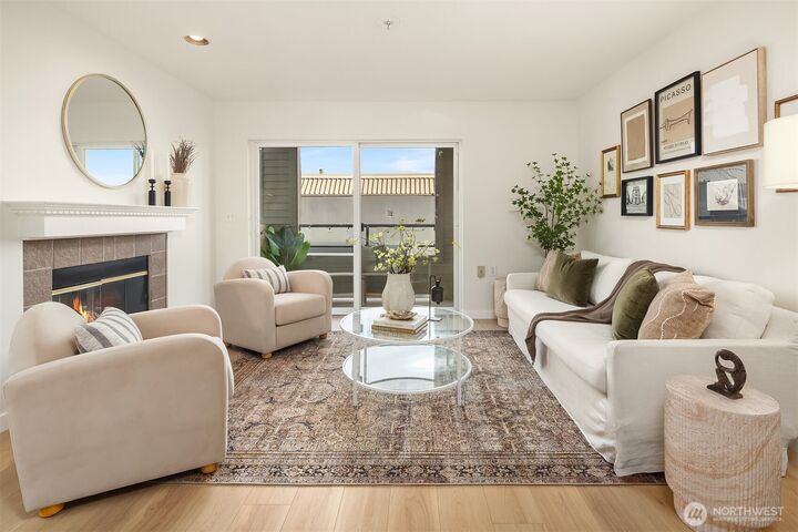 Property Photo:  1504  Aurora Avenue N 201  WA 98109 