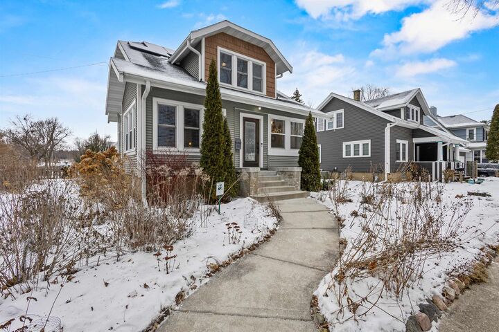 Property Photo:  726 Sherman Ave W  WI 53538-1662 