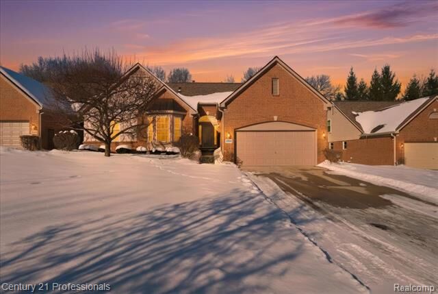 Property Photo:  3895 Arbor Drive  MI 48326 