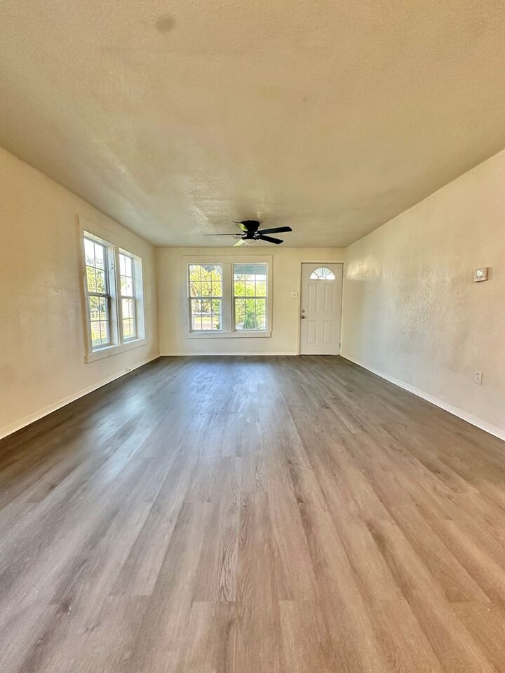 Property Photo:  85 E 22nd St  TX 76903 