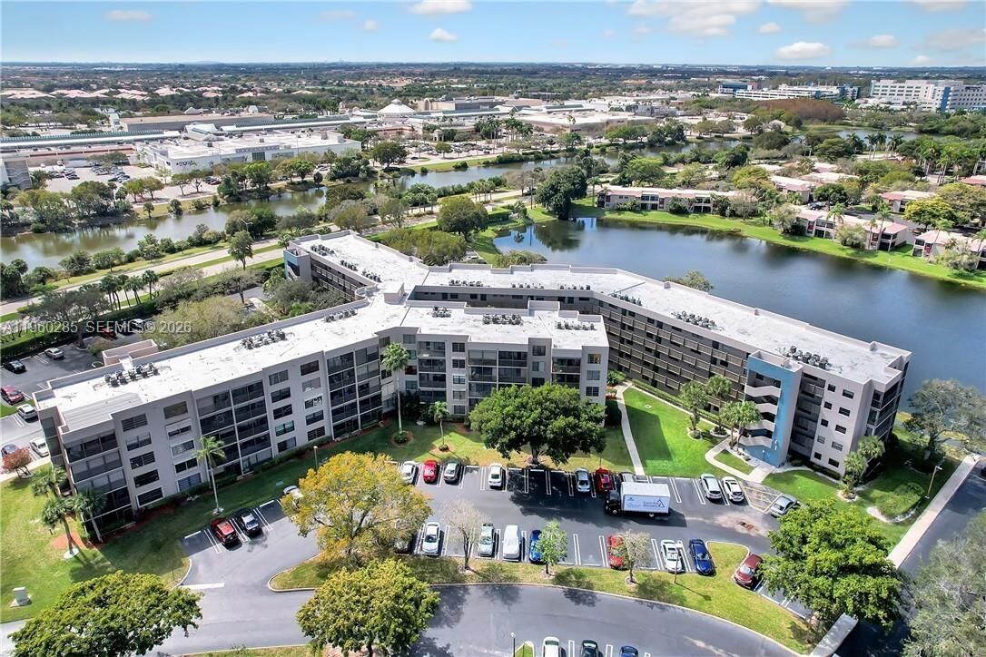 Property Photo:  900 Colony Point Cir 505  FL 3306 