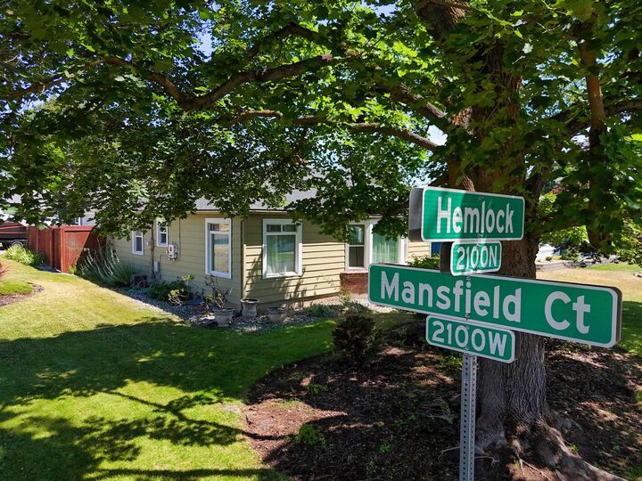 Property Photo:  2118 N Hemlock St  WA 99205 