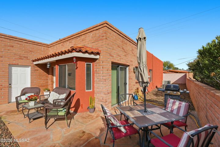 Property Photo:  190 W Greer Lane  AZ 85704 