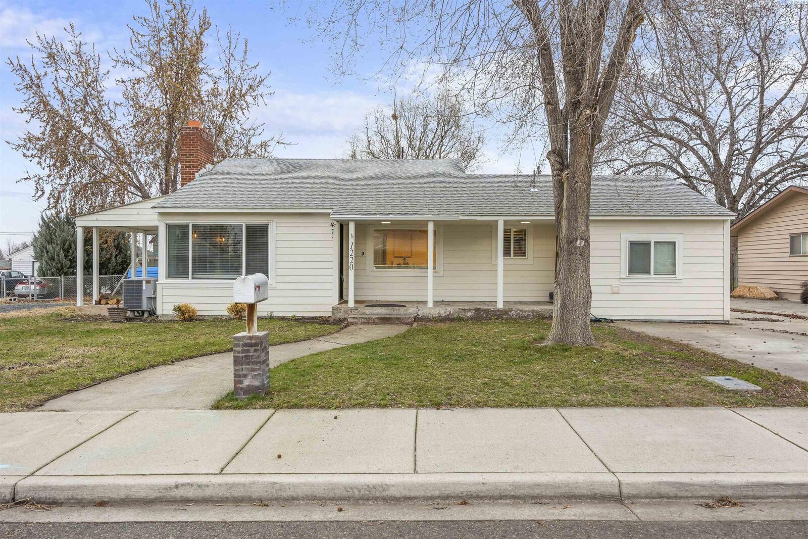 Property Photo: 1220 N Jefferson St WA 99336