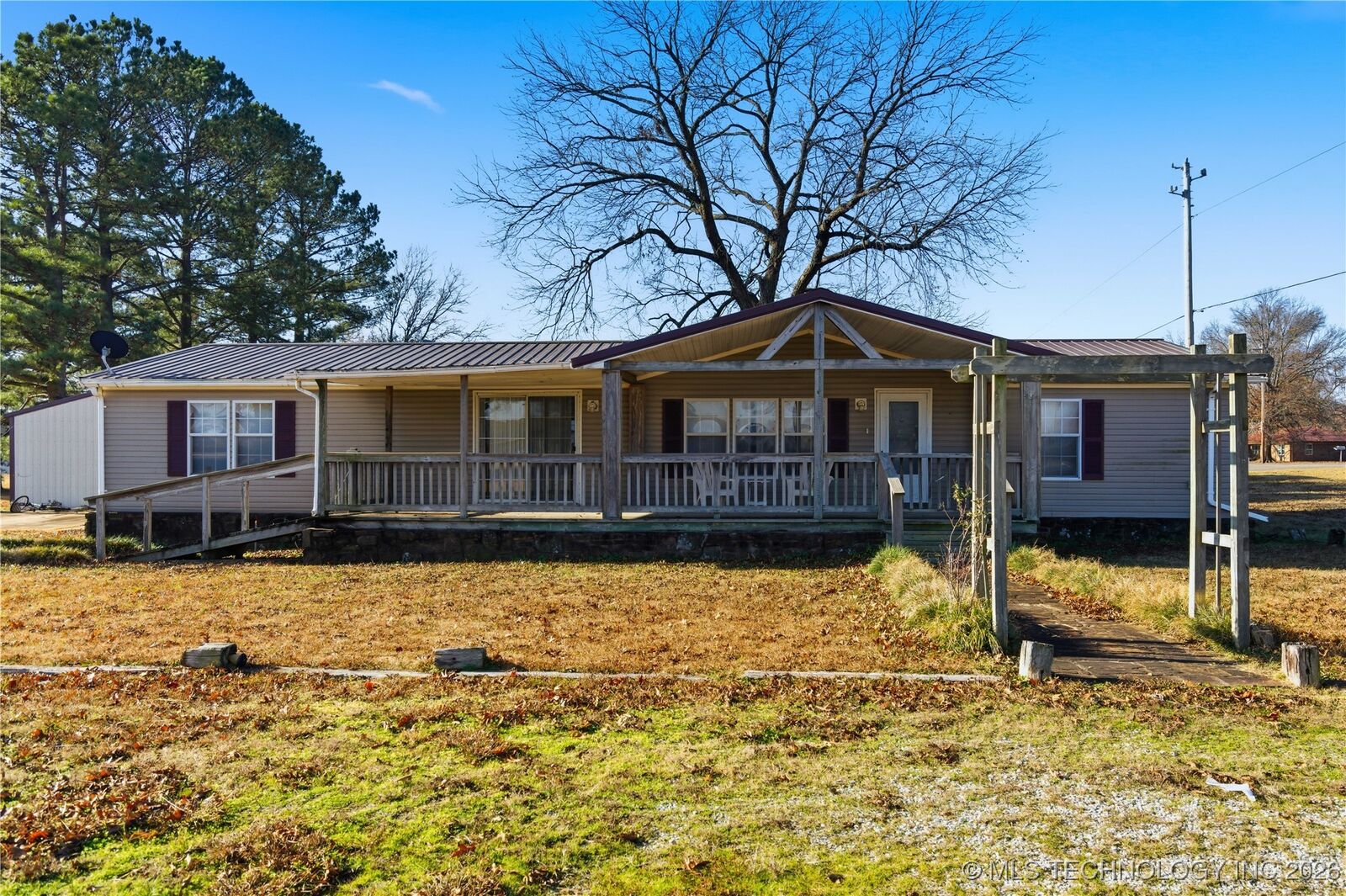 Property Photo: 108 E Redbud Lane OK 74435