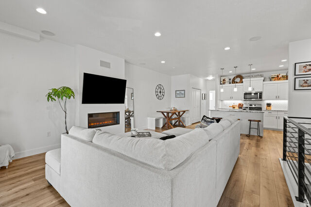 Property Photo:  2236 N 525 W  UT 84041 