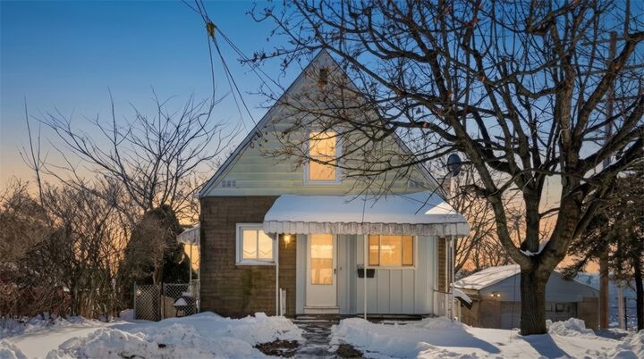 Property Photo:  652 Riverview Dr  PA 15034 