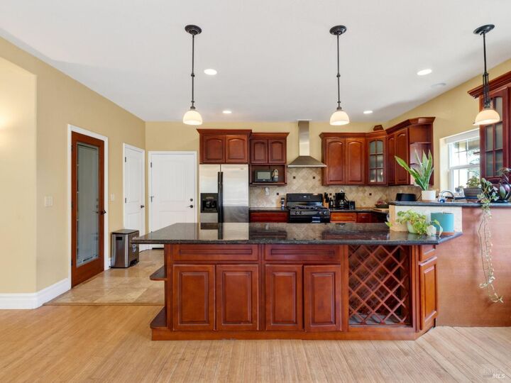 Property Photo:  605 Redwood Avenue  CA 95482 