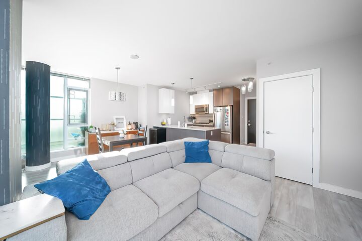 Property Photo: 6951 Elmbridge Way 1201 BC V7C 0A4