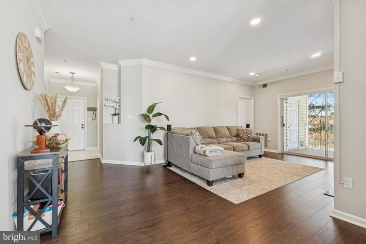 Property Photo:  43302 Marymount Terrace 203  VA 20147 