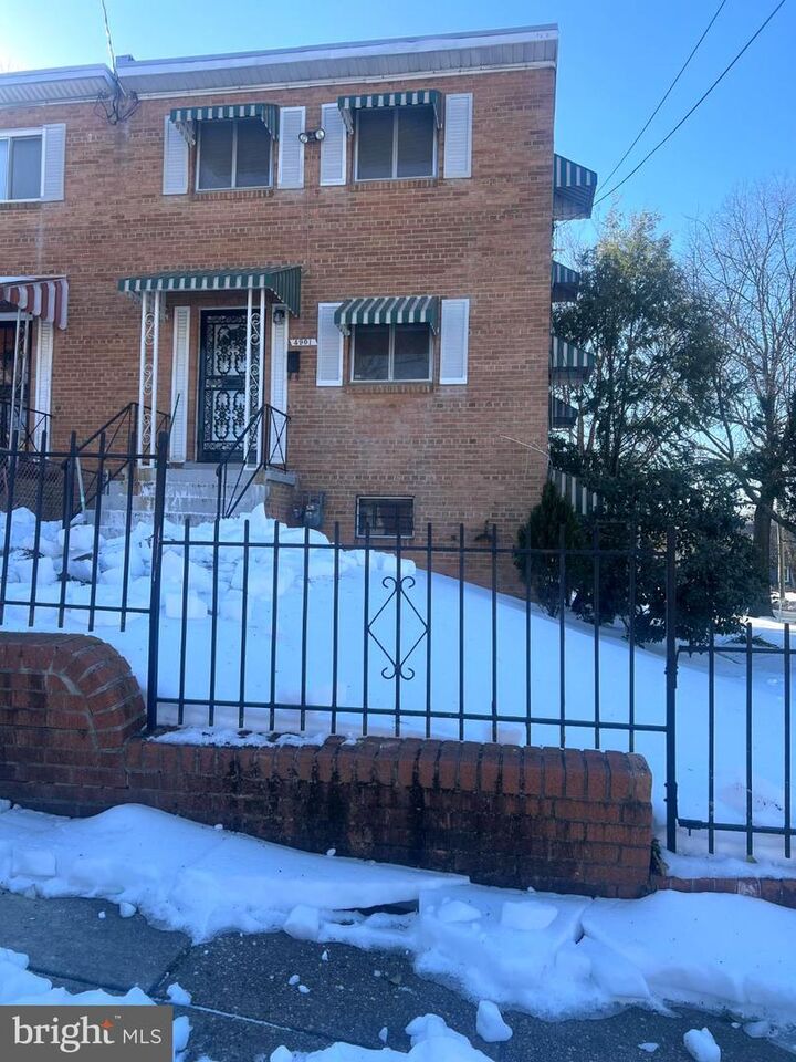 Property Photo:  4901 Fitch Place NE  DC 20019 