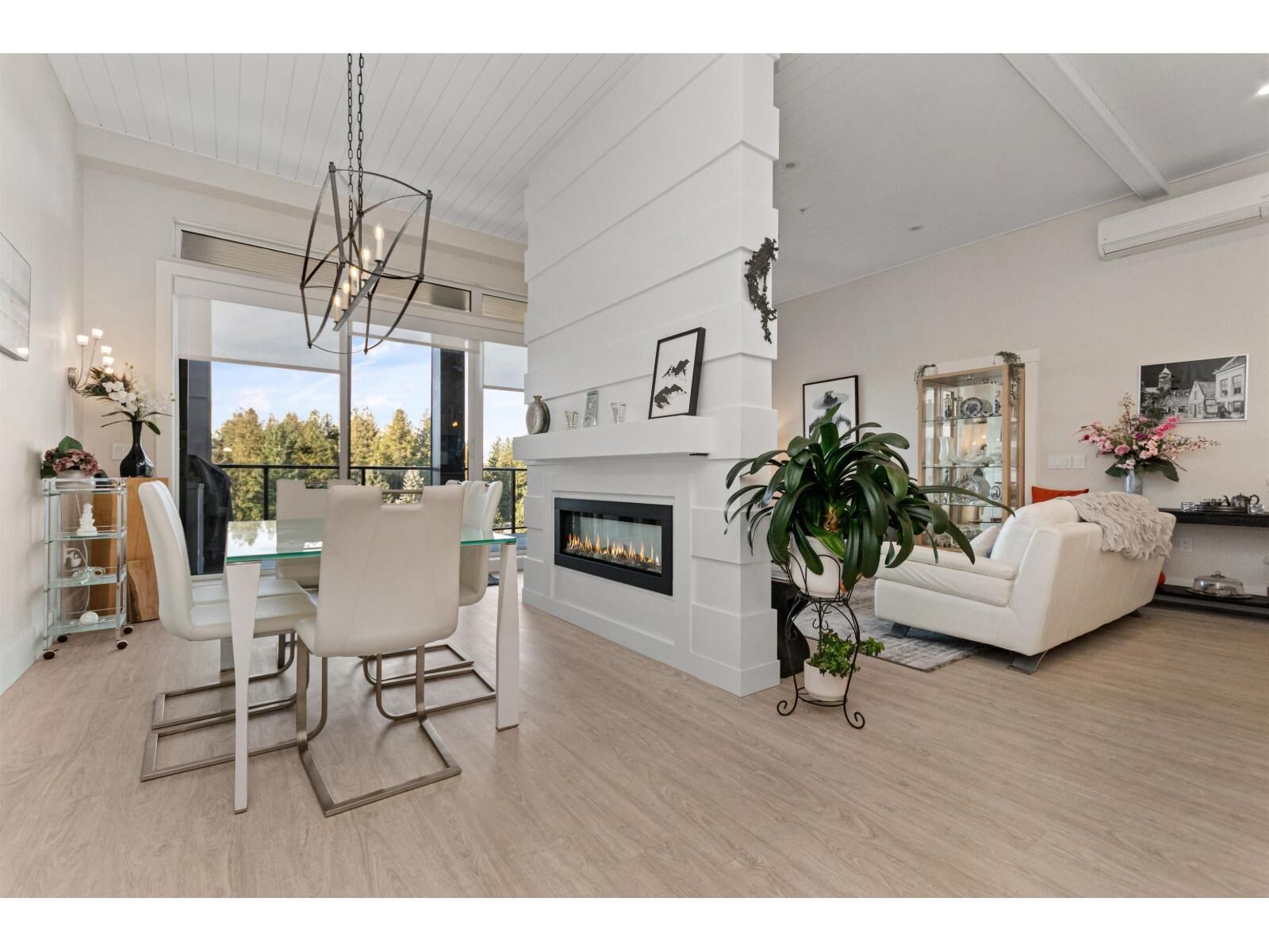 Property Photo: 45745 Watson Road 604 BC V2R 6K3