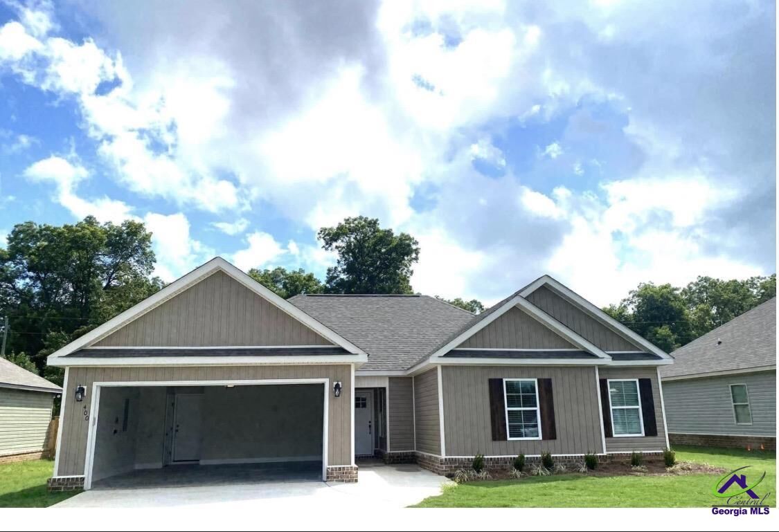 Property Photo:  400 Avington Chase  GA 31069 