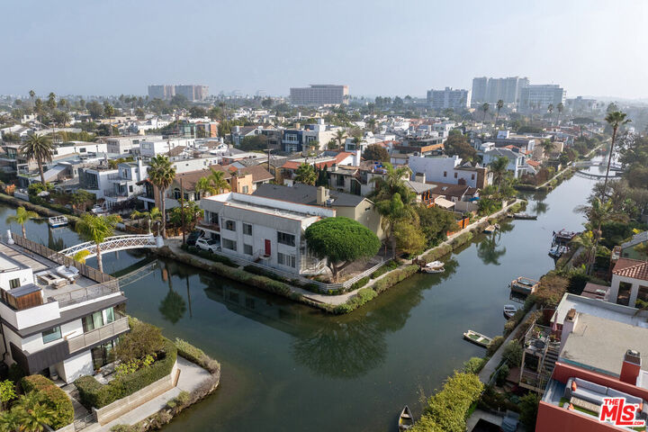 Property Photo:  2300 Grand Canal  CA 90291 