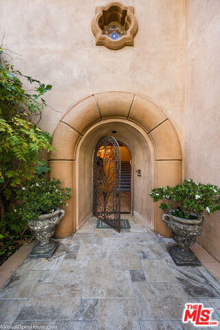 Property Photo: 725 N Foothill Rd CA 90210