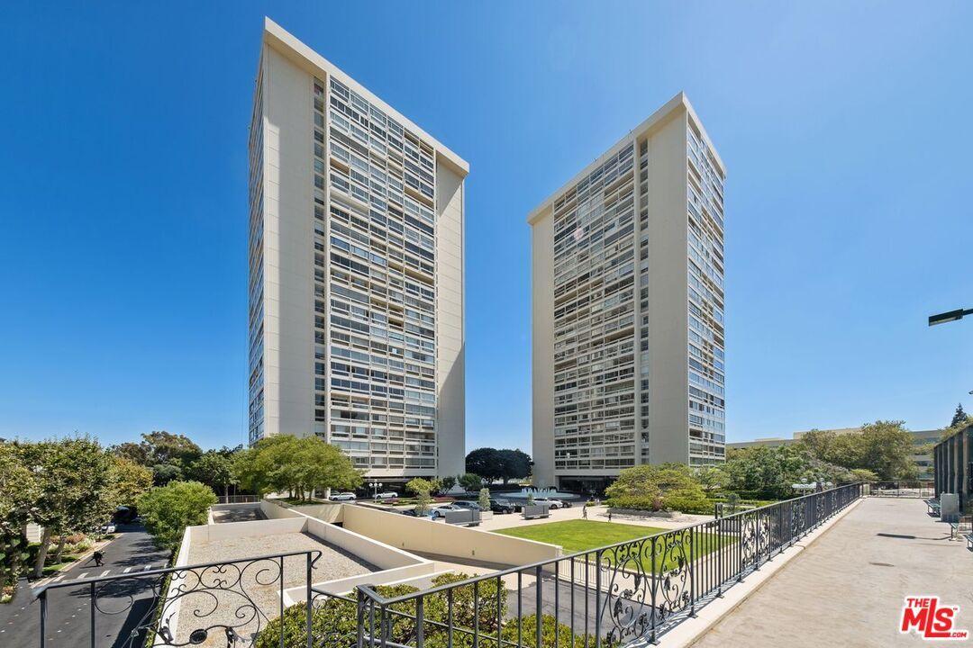 Property Photo: 2220 Avenue Of The Stars CA 90067