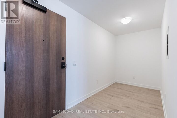 Property Photo:  1035 Southdown Road 1503  ON L5J 0A2 