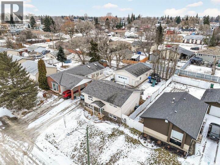 Property Photo:  1519 Grandview Street W  SK S6H 6R4 