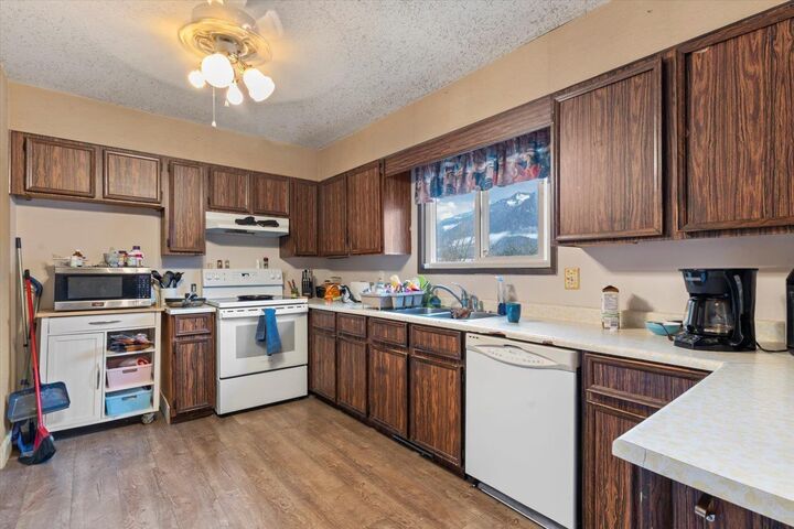 Property Photo:  385 3rd Avenue  BC V0X 1L1 