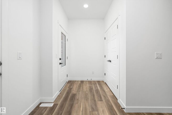 Property Photo:  8720 183 Avenue NW  AB T5Z 0X5 