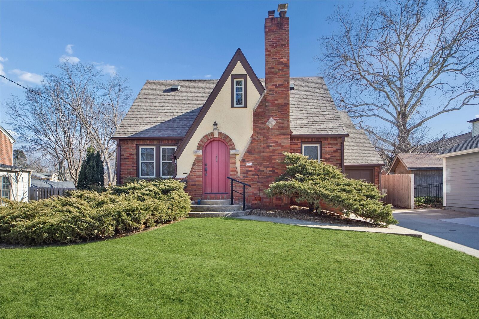 Property Photo:  3215 44th Street  IA 50310 