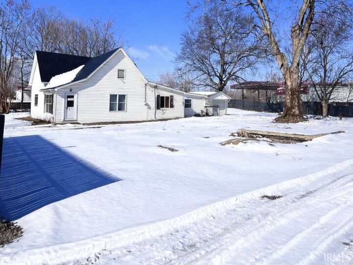 Property Photo:  3080 E Linn Avenue  IN 47805-1829 