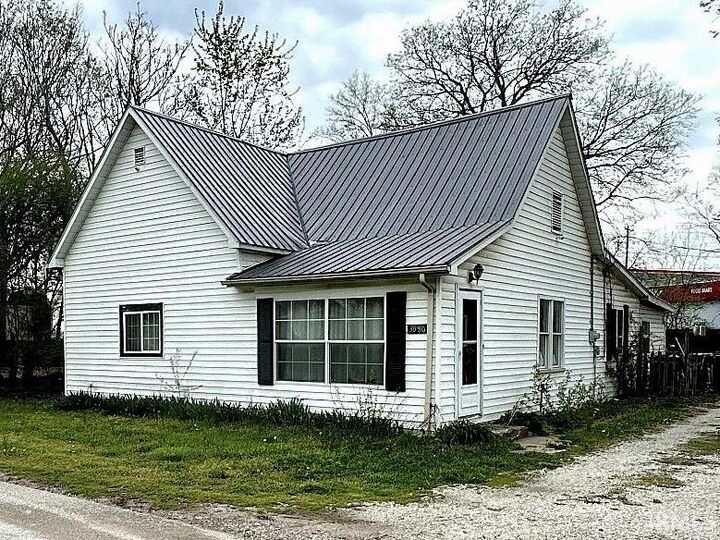 Property Photo: 3080 E Linn Avenue IN 47805-1829