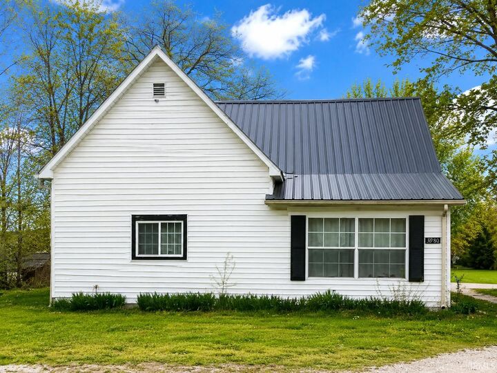 Property Photo: 3080 E Linn Avenue IN 47805-1829
