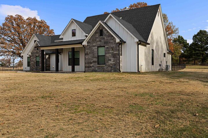 Property Photo:  8947 Pomegrante Rd  TX 75645 