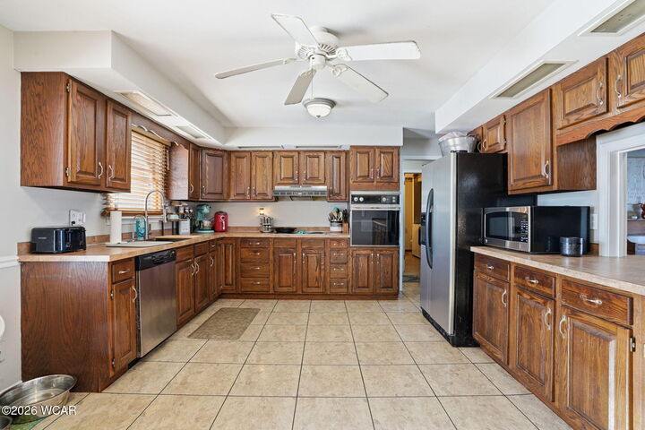 Property Photo:  16439 County Road 144  OH 43326 