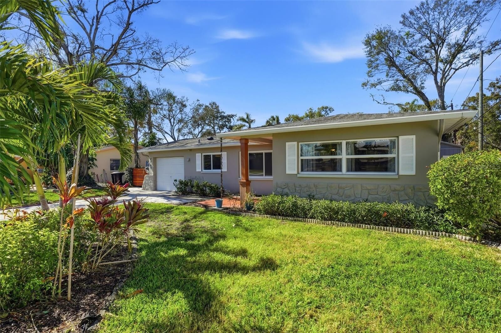 Property Photo: 7962 2nd Way N FL 33702