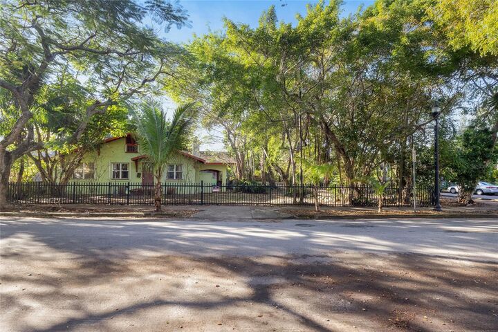 Property Photo:  58 NE 48th Street  FL 33137 