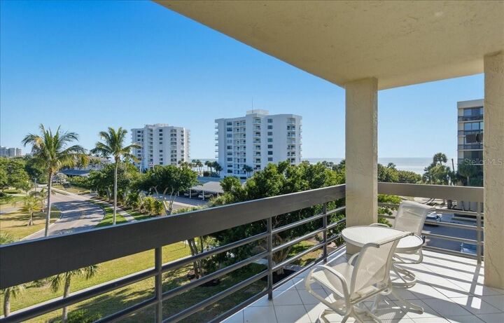 Property Photo:  1065 Gulf Of Mexico Drive 305  FL 34228 