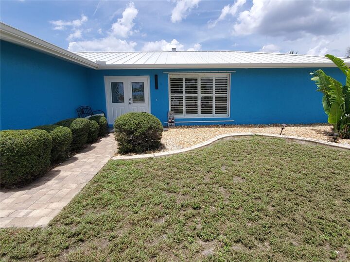 Property Photo: 190 Casa Lane FL 33950