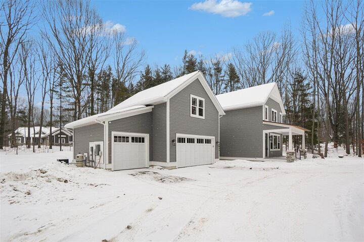 Property Photo:  14805 Crest View Court  MI 49090-8434 