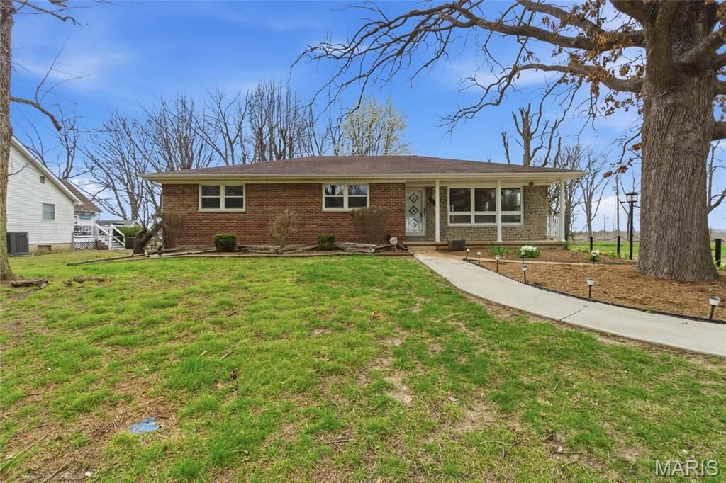 Property Photo: 2113 S Main Street IL 62239